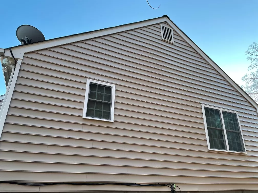 House Wash with Vinyl Siding in Powhatan, VA